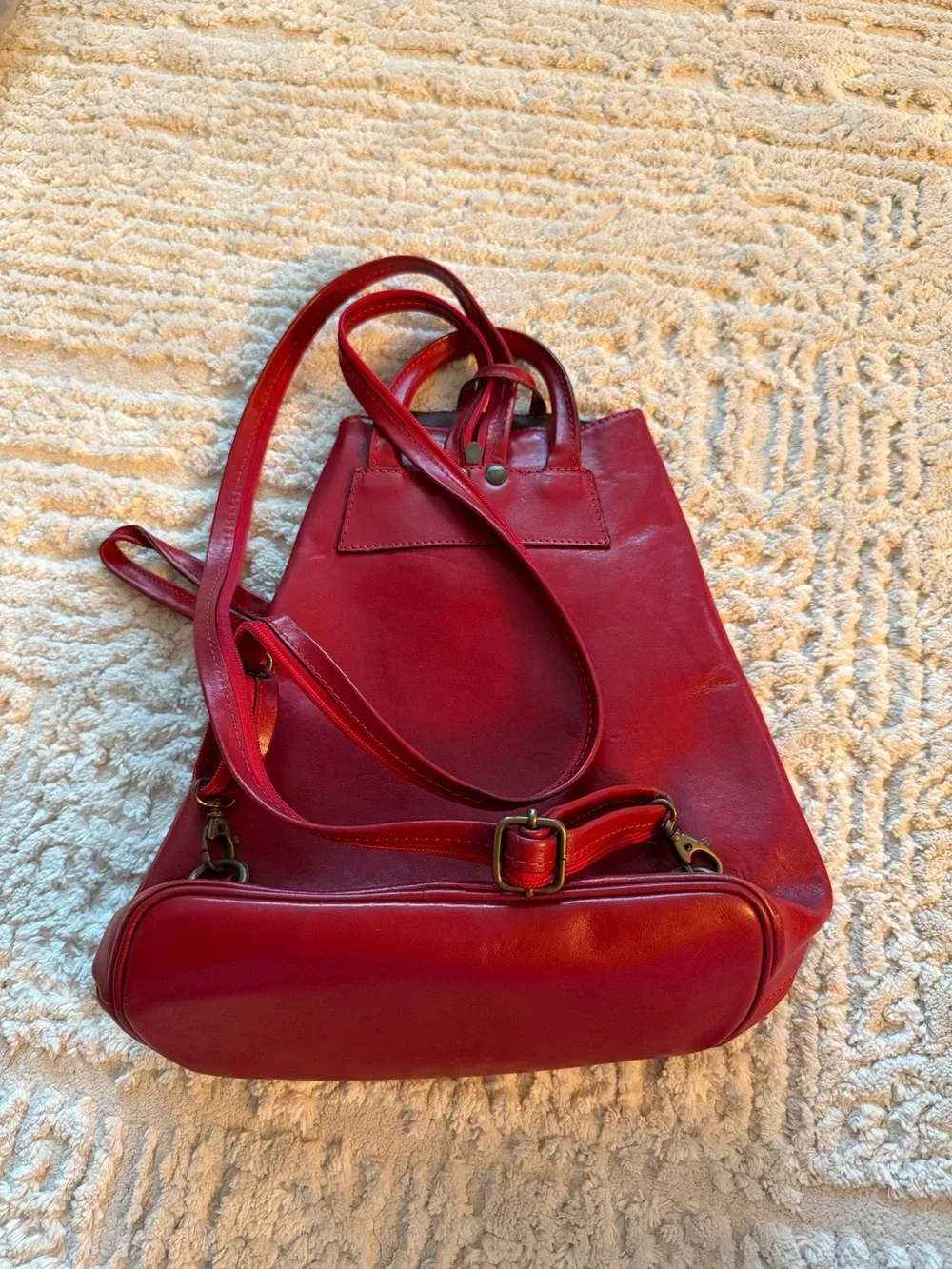 Kevim red leather backpack